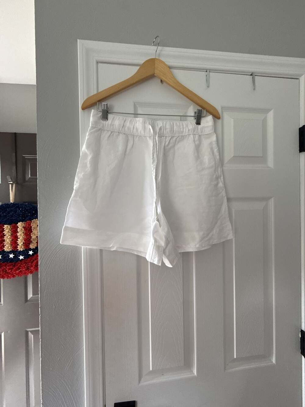 Vineyard Vines Women's White Linen Pull-On Shorts